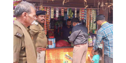 तम्बाकू विक्रेताओं का कटा चालान, वसूला गया जुर्माना